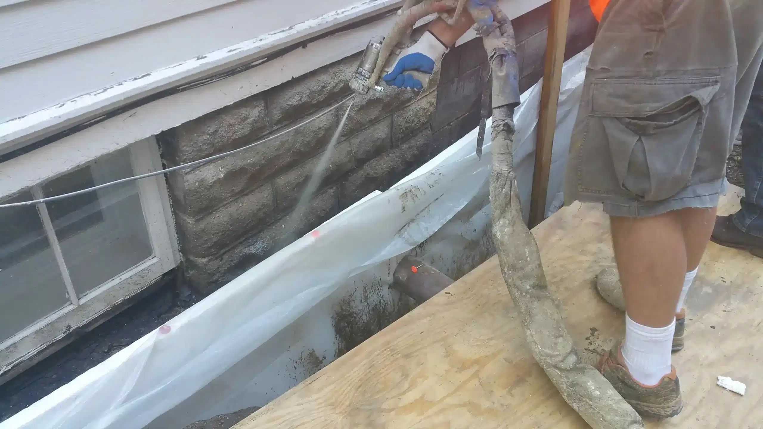 Foundation-Insulation-spray-foam
